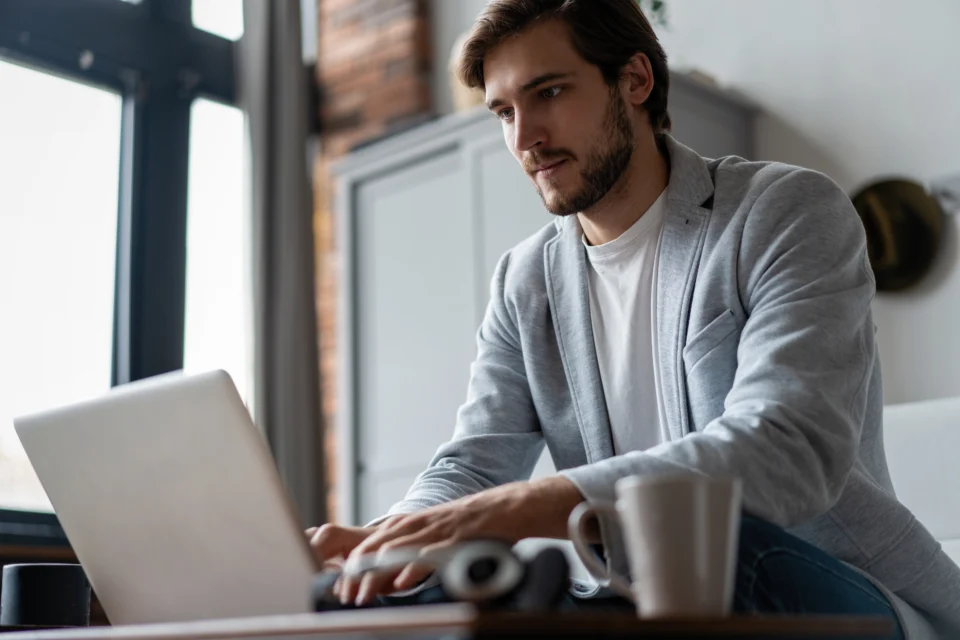 Scrum master travaille sur un projet